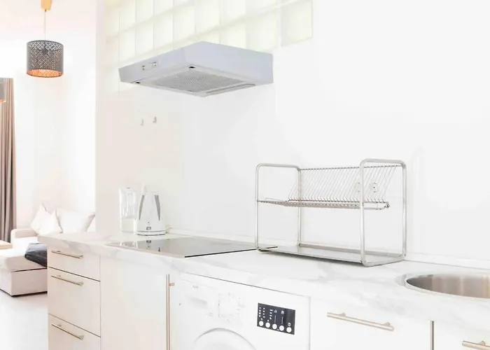 Stylish 2 Bedroom Apartment Next To Lamerced Plaza